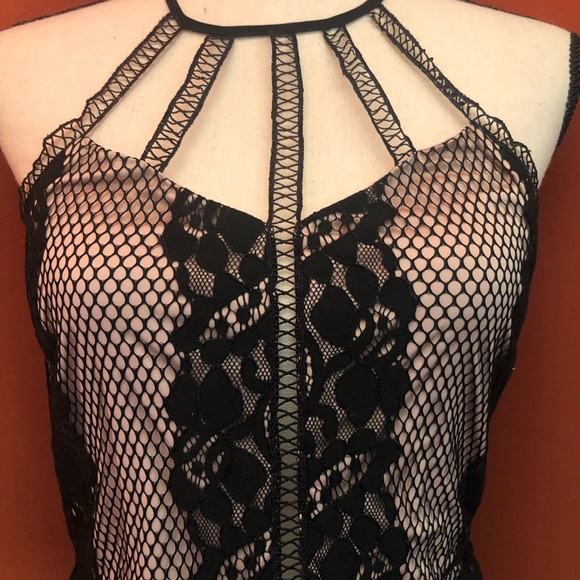 Cute black and nude lace dress sz M
CHECK OUT MY $10 ITEMS! - Picture 3 of 9